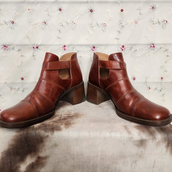 Vintage Italian Leather Fisherman Loafers - Picture 2 of 14